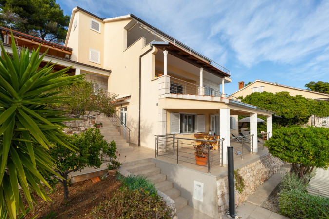 Destination, Villa Pudaric BLATO