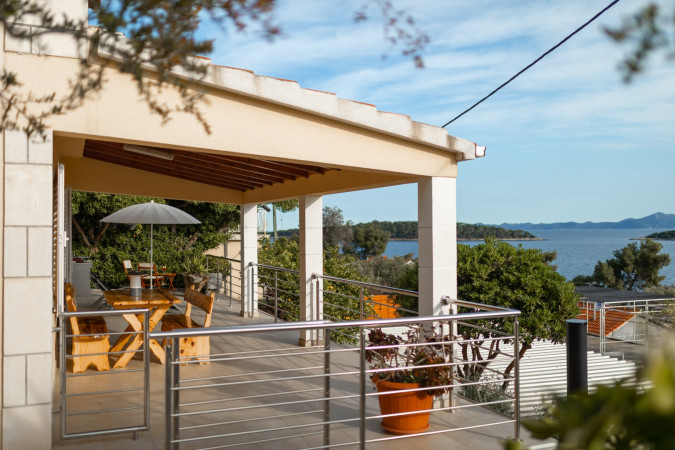 Destination, Villa Pudaric BLATO